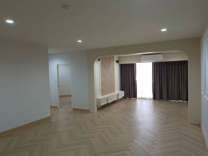 Two-bedroom unit for sale in NS Tower Bangna Condominium, 2 minute walk from Central Bangna Department Store