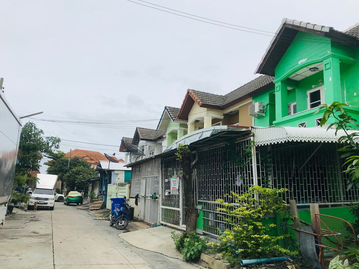 รูป ด่วน! ขายทาวน์เฮ้าส์ 2 ชั้น หมู่บ้านพูนสุข บางนา–สุวรรณภูมิ ราคา 1.15 ล้าน 19.5 ตรว - รูปที่ 3/23