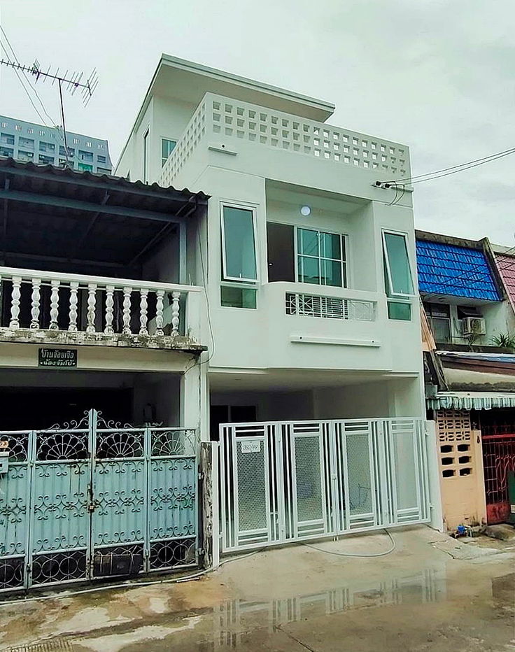 รูป บ้านสวย  รีโนเวทใหม่  สไตล์มินิมอล   ซอยเพชรเกษม 62/4  บางแค  ทาวน์เฮ้าส์ 3 ชั้น   MRT สถานีบางแค อยู่หน้าหมู่บ้าน  ใกล้เดอะมอลล์ บางแค - รูปที่ 2/26