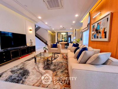 Houses for sale Saphan Sung : 5-BR House at Nantawan Rama 9 - New Krungthep Kreetha in Saphan Sung (ID 1511066)