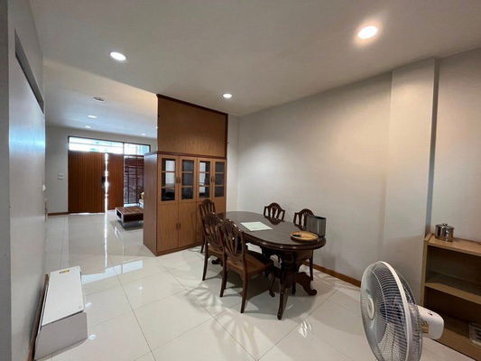 รูป [ให้เช่า] หมู่บ้าน แกรนดิตี้ สาธุประดิษฐ์ 2 / 4 ห้องนอน 3 ห้องน้ำ / 23 ตรว. 200 ตรม. **55,000** ทาวน์โฮม 3 ชั้นตกแต่งสวย ใกล้เซนทรัลพลาซ่า พระราม 3 - รูปที่ 4/14