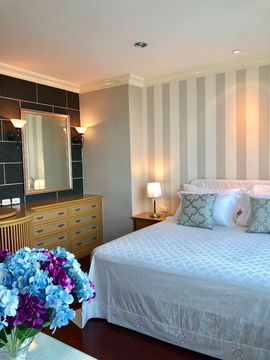 P-117688 Condo for sell President Place fully furnished.