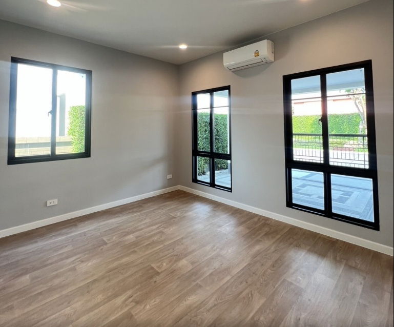 picture ✨ Luxury Detached House on a Large Plot, Main Road Location at “Setthasiri Phahonyothin–Sai Mai” 💰 Great Price Before the Zone Closes! - 7/13