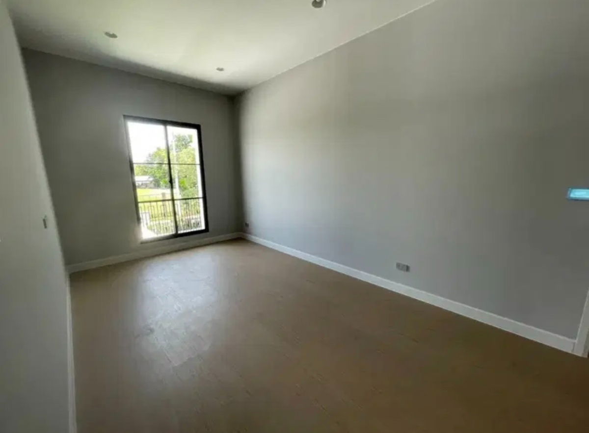 picture Don’t Miss Out! Beautiful House No. 199/4  Prime location near Si Saman Expressway, right next to a golf course! , Setthasiri Krungthep–Pathumthani 2 - 15/26