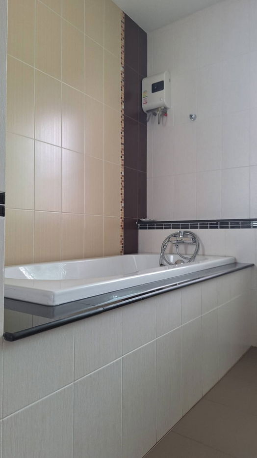 รูป ขายบ้านเดี่ยวโครงการลากูนน่าโฮม เฟส 10เนื้อที่ 72.10 ตร.ว. 3 ห้องนอน 2 ห้องน้ำ ราคาเพียง ล้านบาท  พร้อมอยู่ พร้อมเฟอร์และเครื่องใช้ไฟฟ้า  - รูปที่ 49/58