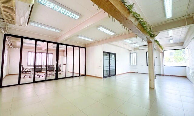 picture BTS PhraKhanong 400m. For rent home office 20sq.w. 80sq.m. BTS BangChak 395m. Gateway Ekamai 3.5 km. - 7/8