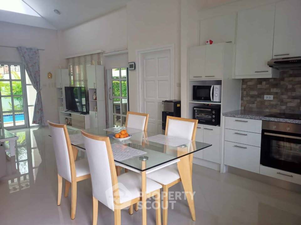 รูป วิลล่า 3-ห้องนอน ใกล้ เดอะ เวเนเซีย (ID 2224279) - รูปที่ 3/16