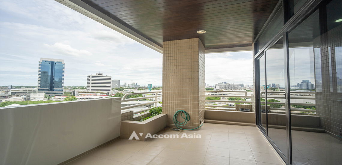 รูป 🔼🔽 AccomA 📩 Classically elegant unit with skyline balcony view (24496) - รูปที่ 9/18