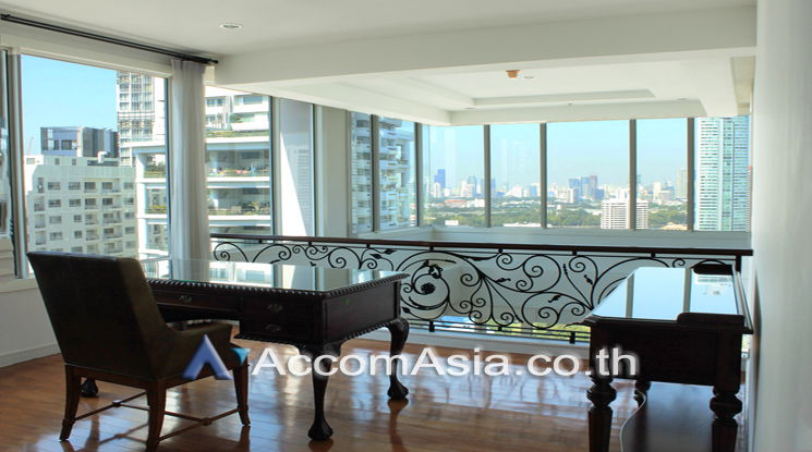 รูป 🔼🔽 AccomA 📩 Skyline-view duplex with floor-to-ceiling glass and airy layout (1521568) - รูปที่ 9/12