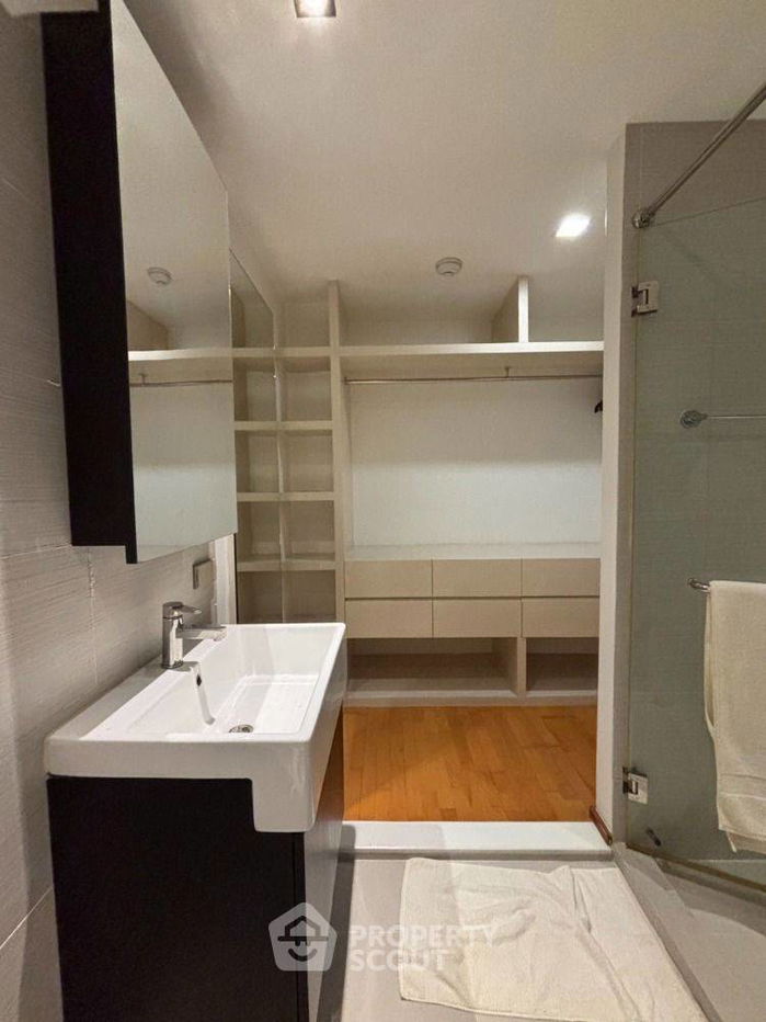 picture 2-BR Condo at Issara @ 42 Sukhumvit Condominium near BTS Ekkamai (ID 2225546) - 27/40