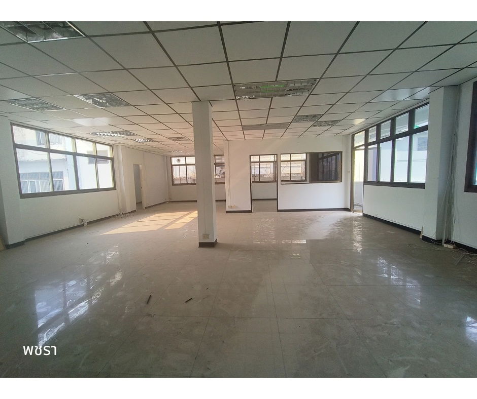 picture Office Space for Rent in the Heart of Bangkok ⭐ Size: 115 sqm | Located on Lan Luang Road | Parking Available - 1/9