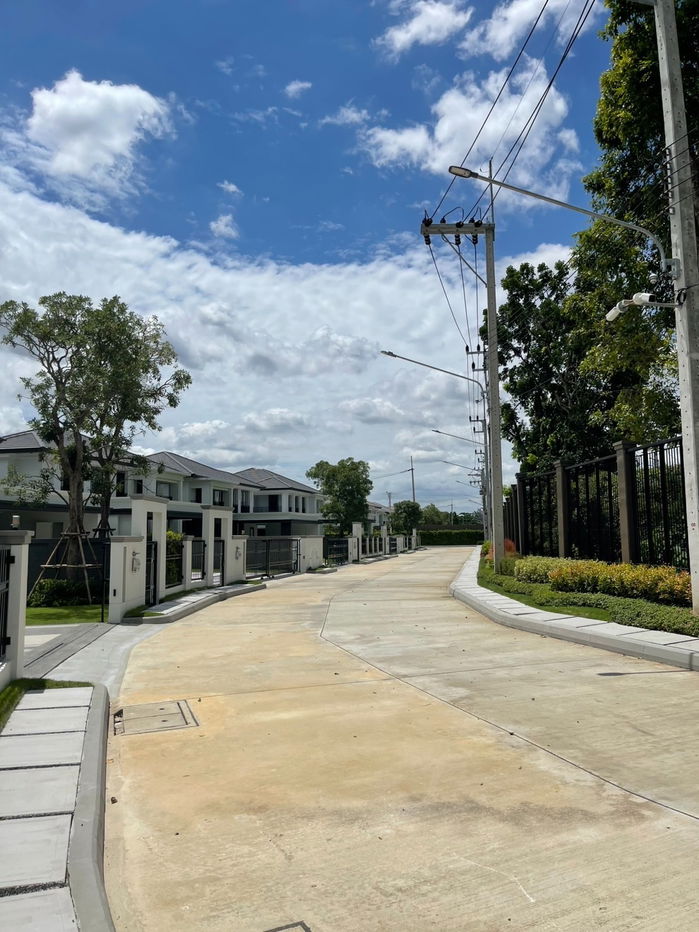 picture Don’t Miss Out! Beautiful House No. 199/4  Prime location near Si Saman Expressway, right next to a golf course! , Setthasiri Krungthep–Pathumthani 2 - 20/26
