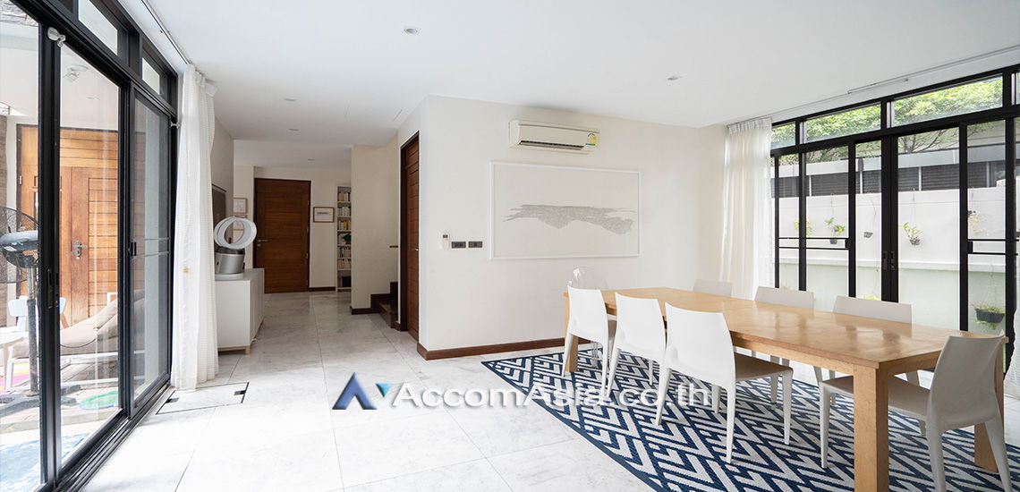 picture 🔼🔽 AccomA 📩  Minimalist Box-Shape Home with Natural Light and Utility Room (AA13422) - 16/20