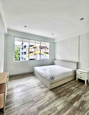 Townhouses for rent Phra Khanong : 🔥🔥 📌📌 🔥Hot Deal🔥  For rent Modern Townhome 3 floors at Soi Sukhumvit 54  