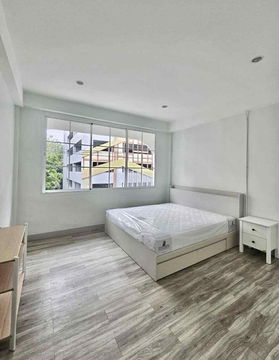 For rent Modern Townhome 3 floors at Soi Sukhumvit 54  