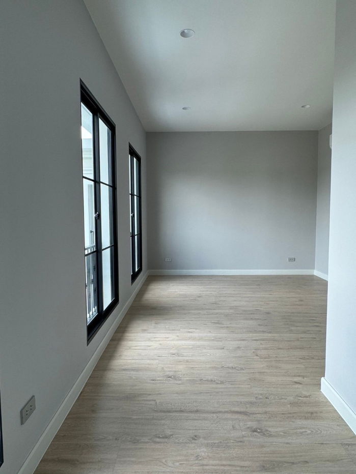picture "Setthasiri Krungthep–Pathumthani 2 – Where elegant design and smart functionality meet truly accessible living." - 11/23
