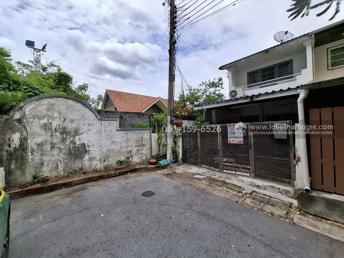 รูป ขายทาวน์เฮ้าส์ ซ.นวมินทร์ 84 หมู่บ้านฉัตรทิพย์ 20.7 ตรว. หน้ากว้าง 4.5 ม. ใกล้ รร.บดินทร์เดชา 2,รถไฟฟ้าสายสีชมพู (สถานีคู้บอน และรามอินทรา กม.9) - รูปที่ 2/10