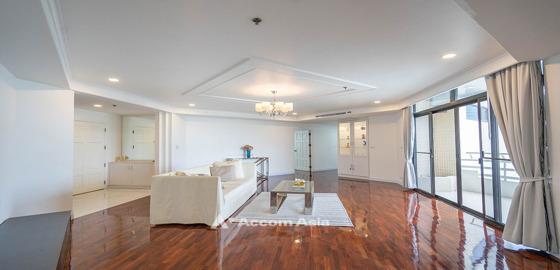 รูป 🔼🔽 AccomA 📩 Classically elegant unit with skyline balcony view (24496) - รูปที่ 1/18