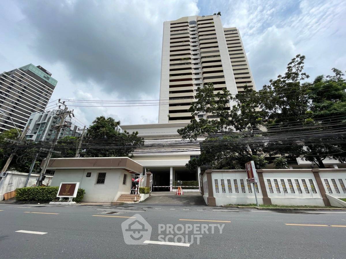 picture 4-BR Condo at Oriental Towers Condominium near BTS Ekkamai (ID 711751) - 7/13