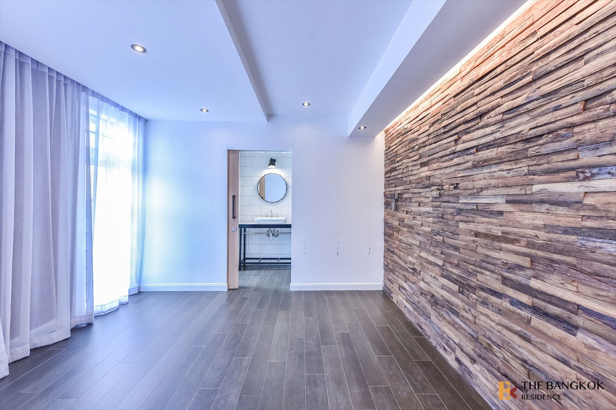 picture Penthouse Condominium 3 🌟 Luxury Penthouse, Large Stylish Finishing near BTS Ekkamai - 9/20