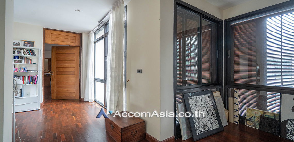 picture 🔼🔽 AccomA 📩  Minimalist Box-Shape Home with Natural Light and Utility Room (AA13422) - 13/20