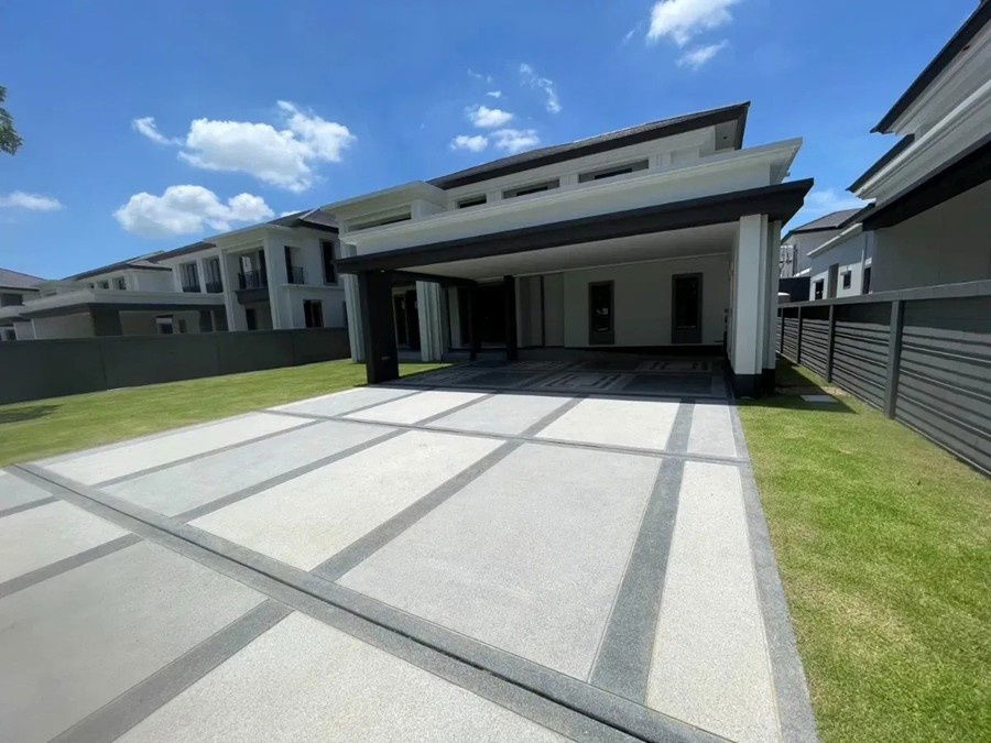 picture Large luxury single house , located at the best spot in the project with golf course views and parking for 6 cars, Setthasiri Krungthep-Pathumthani 2 - 11/26