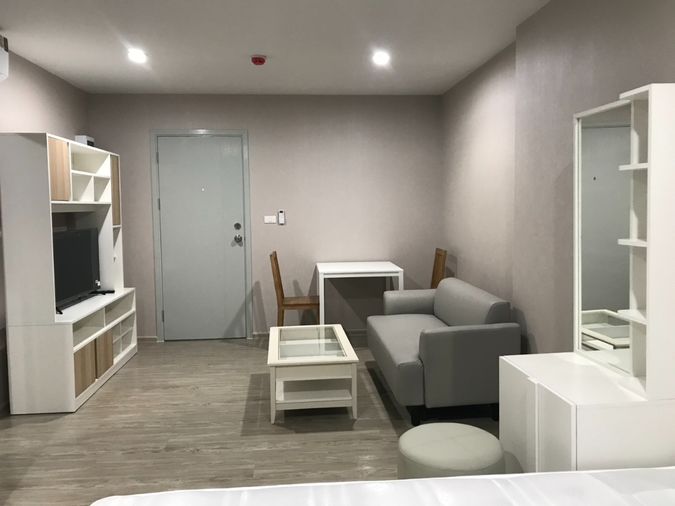 🎯RYE HUAMAK🔥🔥ห้องหน้ากว้าง วิวสระ แดดไม่ร้อน เฟอร์ครบ พร้อมเข้าอยู่ สิ้นเดือน ส.ค.ชอบมาคุยหน้างานจ้าา (T01463)