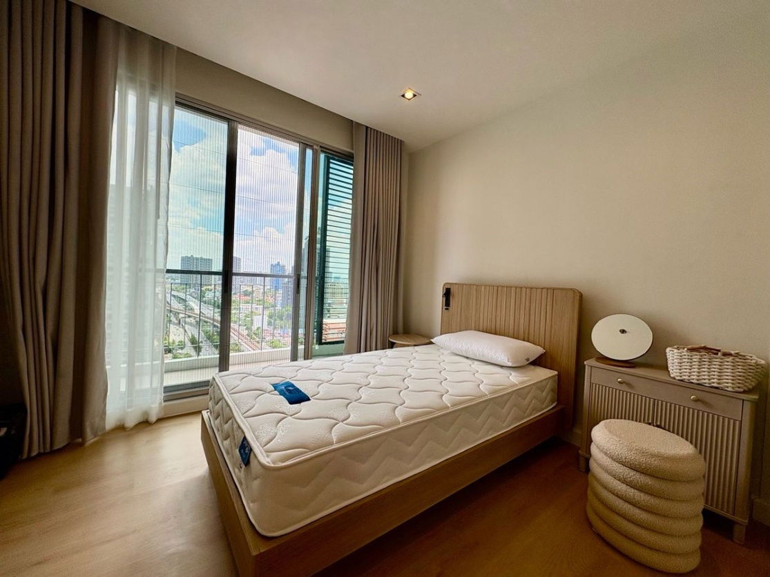 รูป The Room Sathorn Taksin【𝐒𝐄𝐋𝐋 & 𝐑𝐄𝐍𝐓】🔥เรียบหรู อยู่สบาย พร้อมสิ่งอำนวยความสะดวกครบ🔥  ติดต่อไลน์ไอดี: @hacondo - รูปที่ 2/10