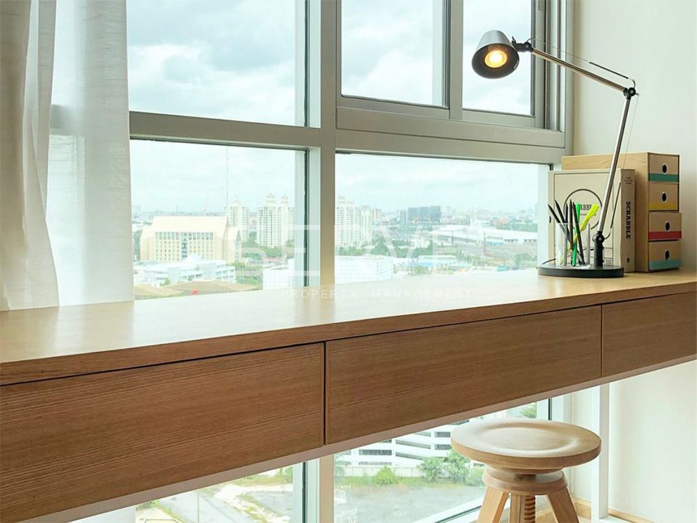picture Corner Unit 1 Bed Nice & Bright on High fl. 15+ (Unblock View) Next to MRT 80 m. / Condo For Rent-Noble Revolve Ratchada 1 - 7/11
