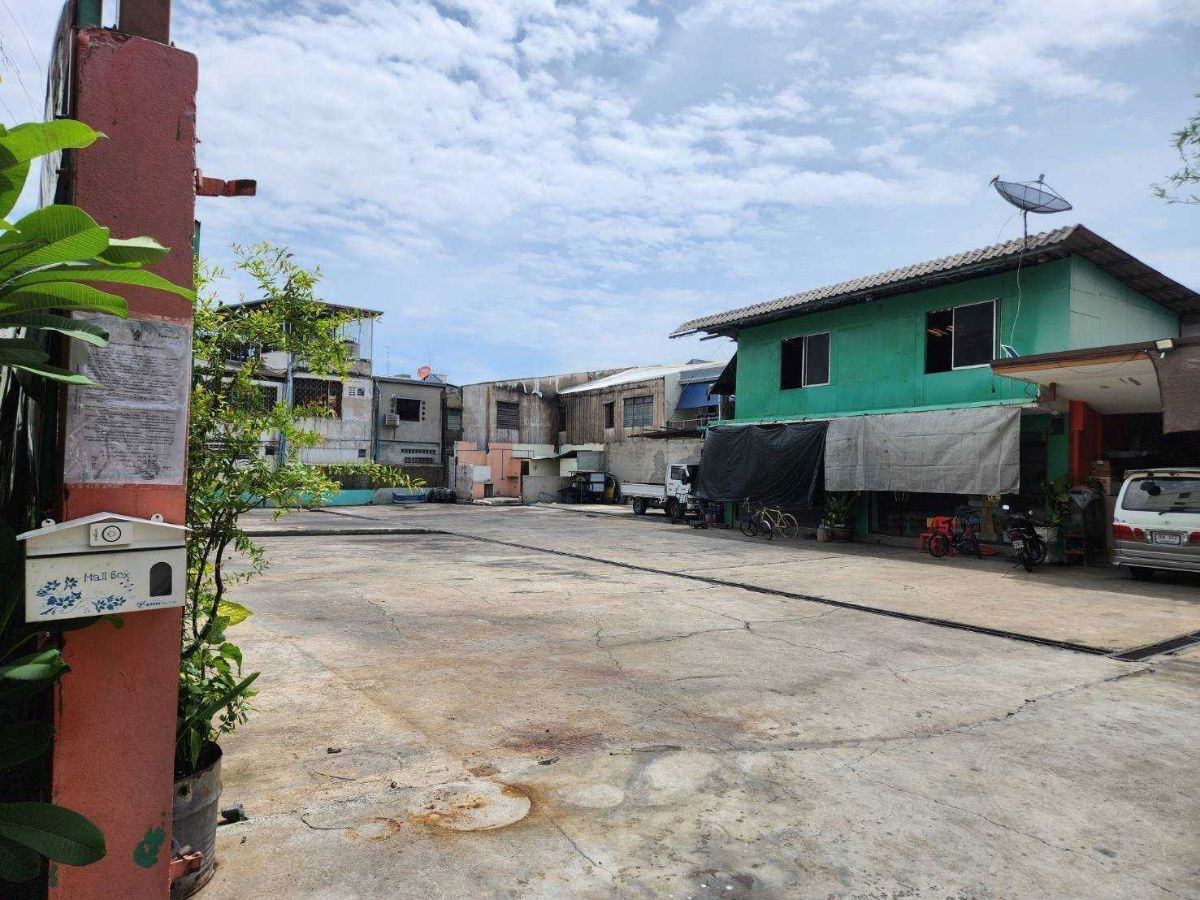 picture 🔹 Prime Land with Buildings for Sale in Prachasongkroh 29 Alley, Din Daeng, Bangkok 🔹 - 3/8