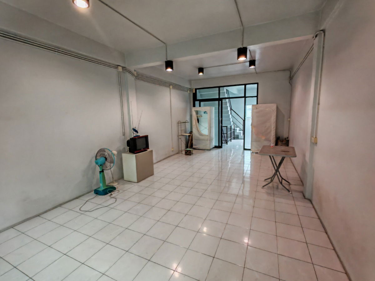 picture Rent a Commercial Building, Soi Phahonyothin 37/1 - 17/22