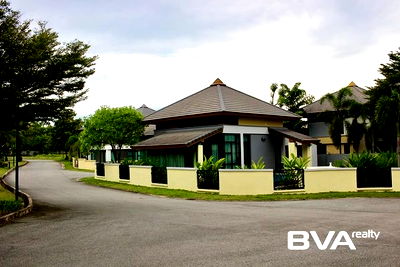 Houses for sale Toongklom-Taman Road : House For Sale Horseshoes Point East Pattaya 2 bedroom 2 bathrooms private pool