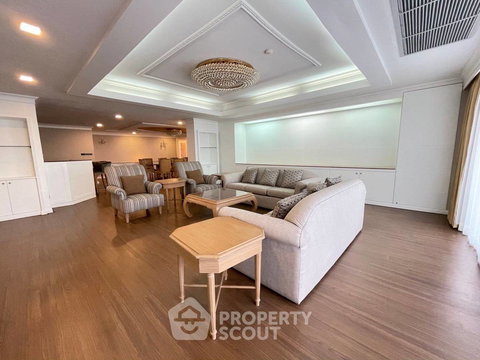 4-BR Condo at Oriental Towers Condominium near BTS Ekkamai (ID 711751)