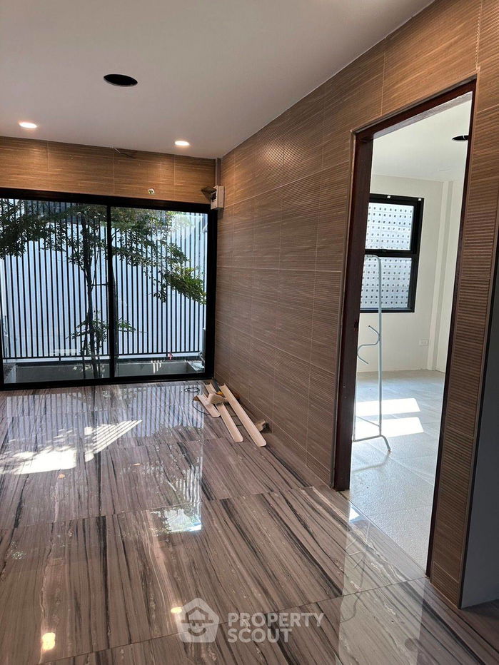 รูป บ้าน 4-ห้องนอน ใกล้ MRT สุทธิสาร (ID 1504168) - รูปที่ 4/23