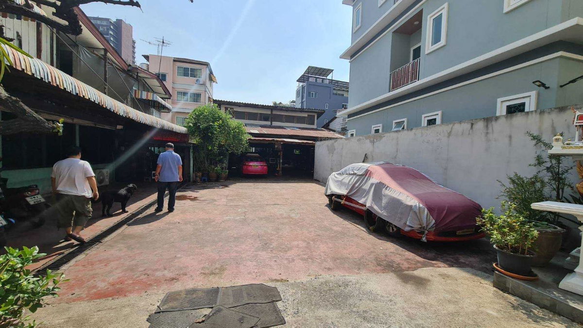picture 🔹 Prime Land with Buildings for Sale in Prachasongkroh 29 Alley, Din Daeng, Bangkok 🔹 - 2/8