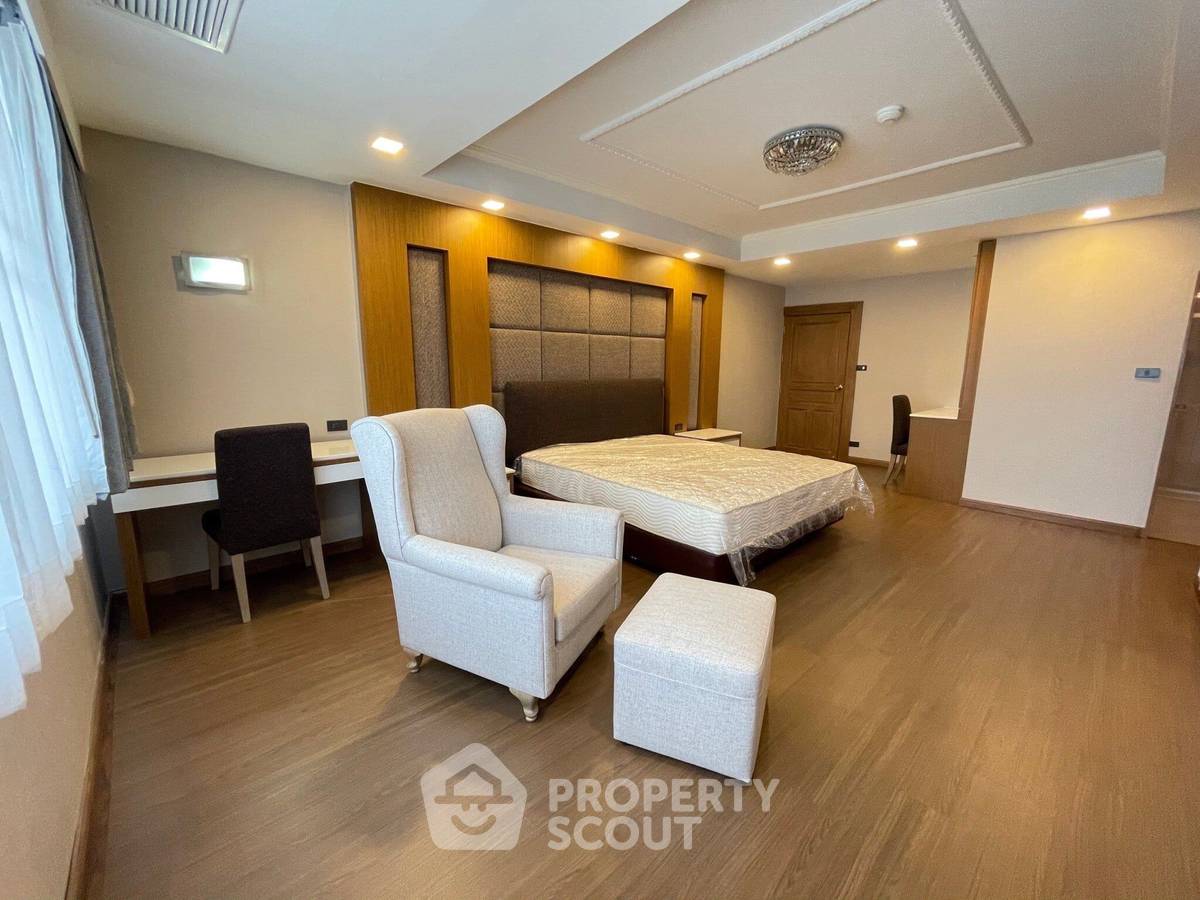 picture 4-BR Condo at Oriental Towers Condominium near BTS Ekkamai (ID 711751) - 8/13