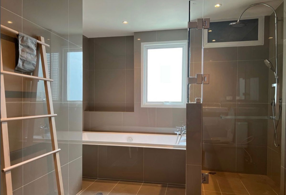 picture rent: The Natural Place Suite 2 bedrooms, beautiful, good location, ready to move in, near MRT Lumpini. Interested, add Line @841qqlnr - 9/14
