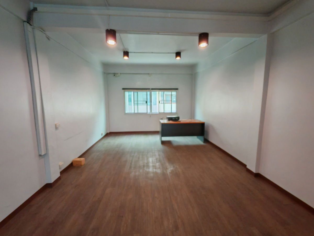 picture Rent a Commercial Building, Soi Phahonyothin 37/1 - 8/22