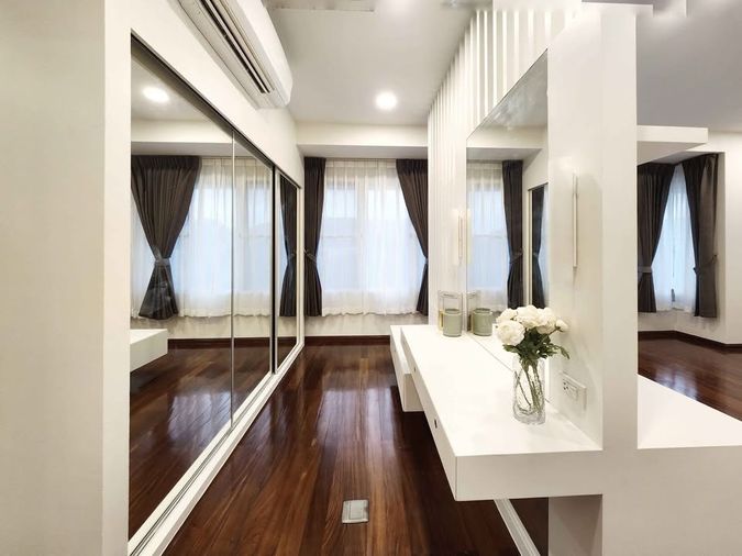 5-bed house for rent, 320 sqm, 80 sq wah, Huai Khwang