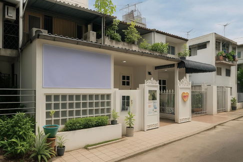 🟢For Sale🟢House in the middle of Sukhumvit, near Emporium, beautiful house, ready to move in. ADD LINE @nathong97 (reply ⚡ 24 Hr) P655
