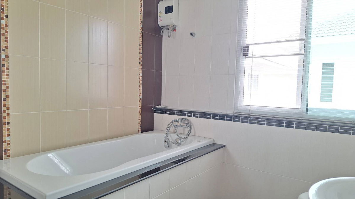 รูป ขายบ้านเดี่ยวโครงการลากูนน่าโฮม เฟส 10เนื้อที่ 72.10 ตร.ว. 3 ห้องนอน 2 ห้องน้ำ ราคาเพียง ล้านบาท  พร้อมอยู่ พร้อมเฟอร์และเครื่องใช้ไฟฟ้า  - รูปที่ 52/58