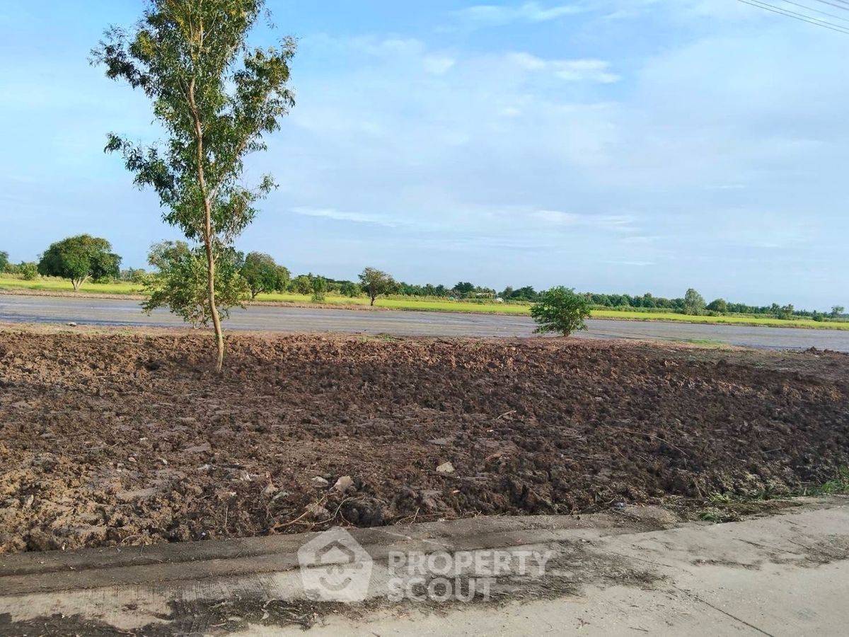 รูป ที่ดินสำหรับปล่อยขาย 1,600 ตารางเมตร แถว ใน ราษฎร์นิยม (ID 2211927) - รูปที่ 3/6