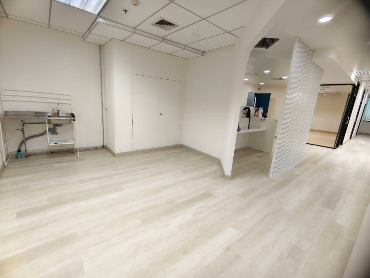 รูป ให้เช่า  สำนักงาน   ที่ อาคารเซ็นทรัล ทาวเวอร์ 1,  - รูปที่ 6/8
