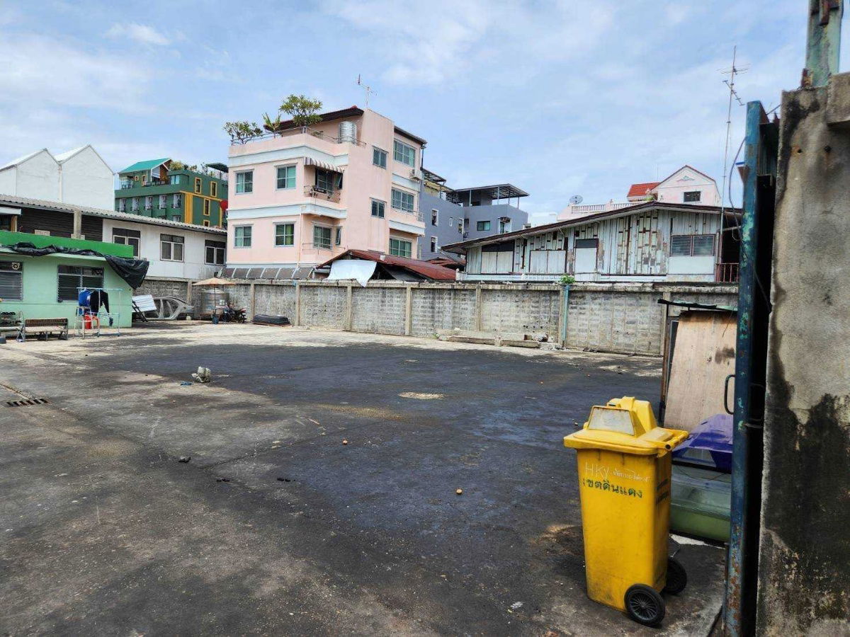 picture 🔹 Prime Land with Buildings for Sale in Prachasongkroh 29 Alley, Din Daeng, Bangkok 🔹 - 5/8