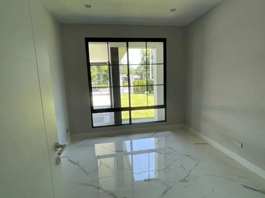 picture Large luxury single house , located at the best spot in the project with golf course views and parking for 6 cars, Setthasiri Krungthep-Pathumthani 2 - 22/26