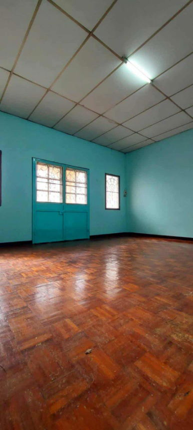 picture Townhouse in a good location, near Sukhumvit, affordable price for families looking for a house in the city. - 4/9