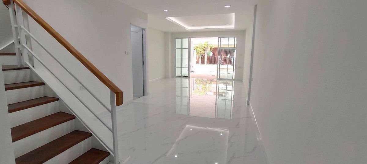 รูป บ้านสวย  รีโนเวทใหม่  สไตล์มินิมอล   ซอยเพชรเกษม 62/4  บางแค  ทาวน์เฮ้าส์ 3 ชั้น   MRT สถานีบางแค อยู่หน้าหมู่บ้าน  ใกล้เดอะมอลล์ บางแค - รูปที่ 7/26