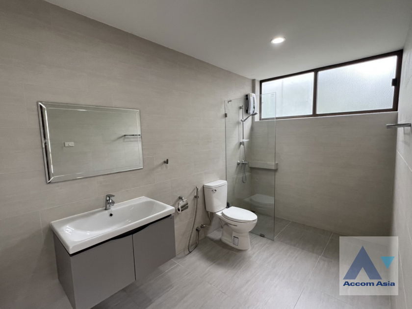 picture 🔼🔽 AccomA 📩 Classic Townhouse with greenery views and warm wooden tones (AA32315) - 20/20