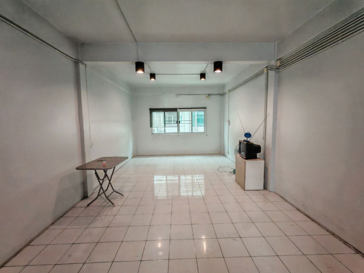 picture Rent a Commercial Building, Soi Phahonyothin 37/1 - 15/22
