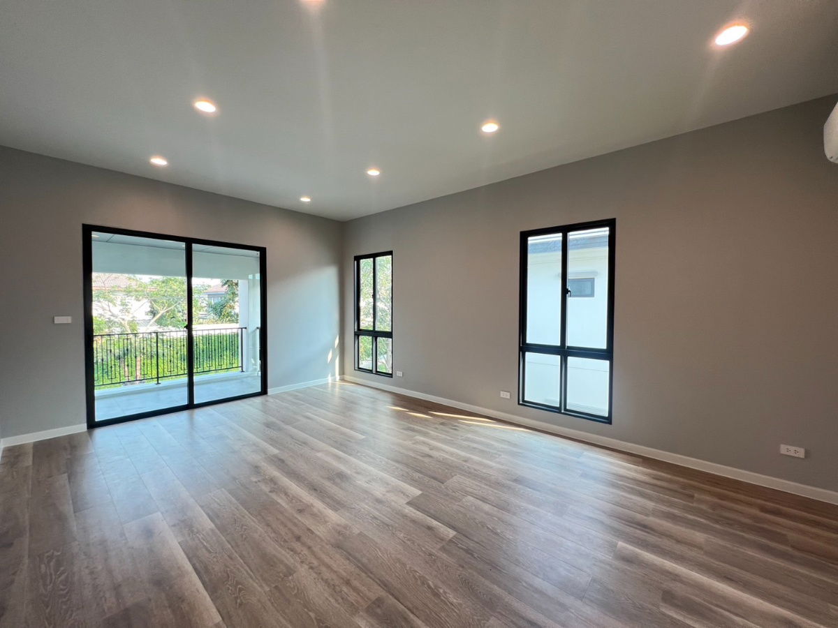 picture ✨ Luxury Detached House on a Large Plot, Main Road Location at “Setthasiri Phahonyothin–Sai Mai” 💰 Great Price Before the Zone Closes! - 9/13